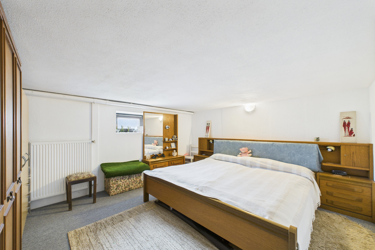 Schlafzimmer V