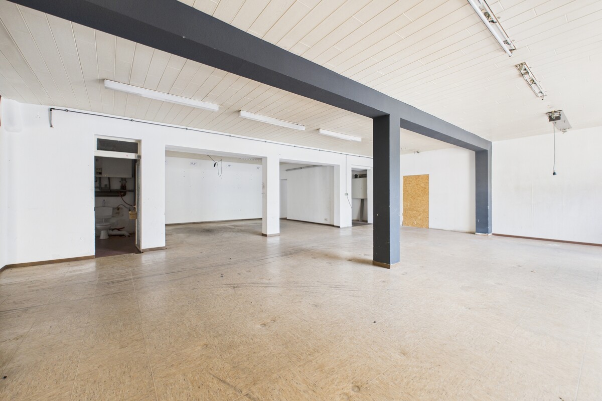 Ausstellungsfläche und Lager