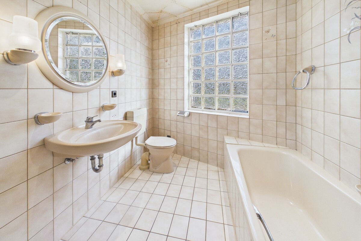 CAM04002G0-PR0100-STILL002