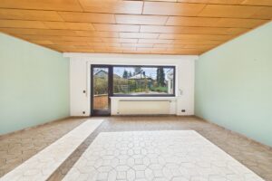 CAM04002G0-PR0100-STILL021