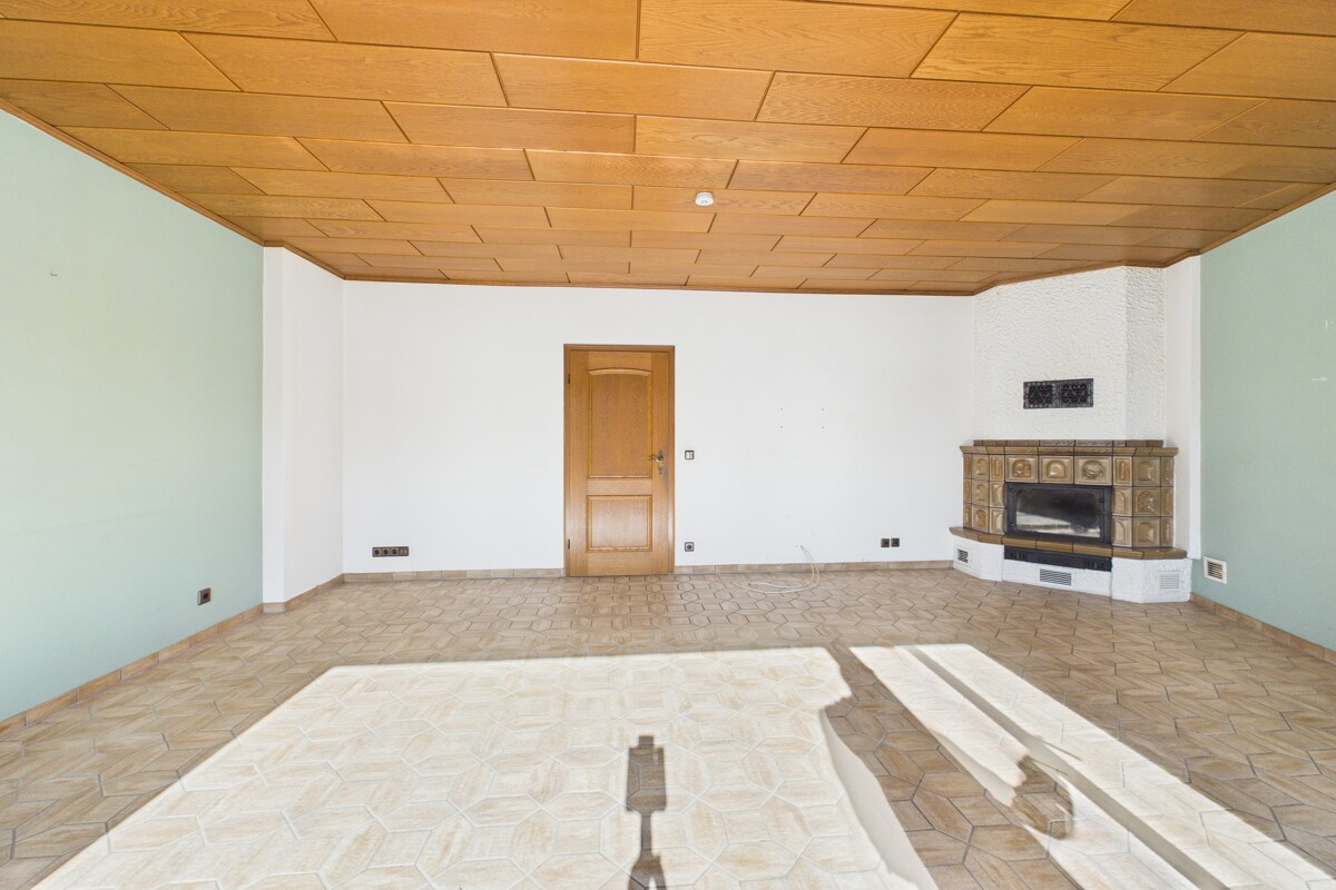 CAM04002G0-PR0100-STILL019