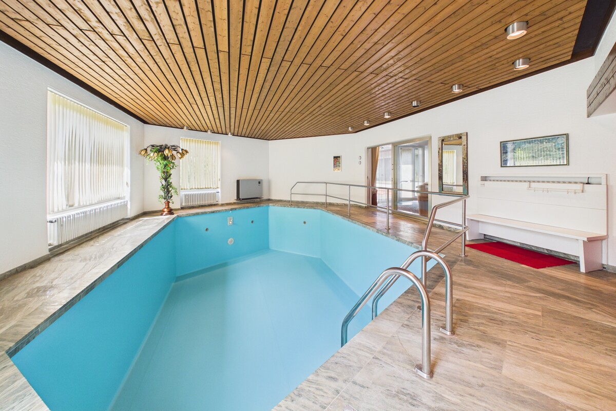 Indoor-Pool